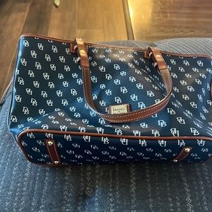 Dooney Bourke navy purse